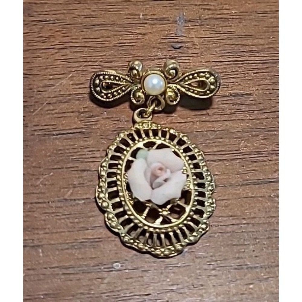 Vintage‎ Porcelain Pink Rose Pearl Bow Gold Color Dangle Pin Brooch 1.5"